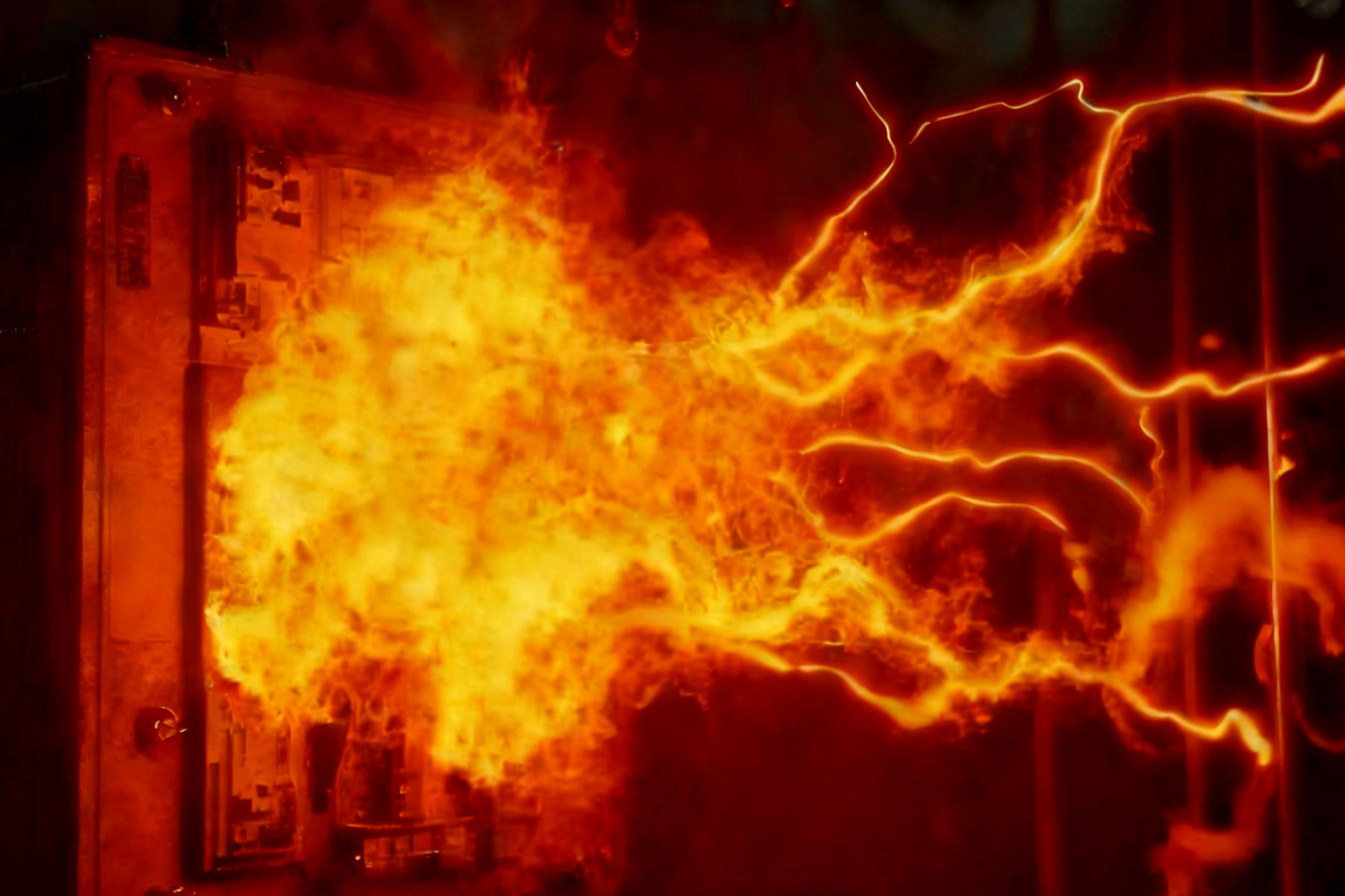 Vilka är Arc Flash-riskerna förknippade med byte av kondensatorbank och hur kan de mildras?